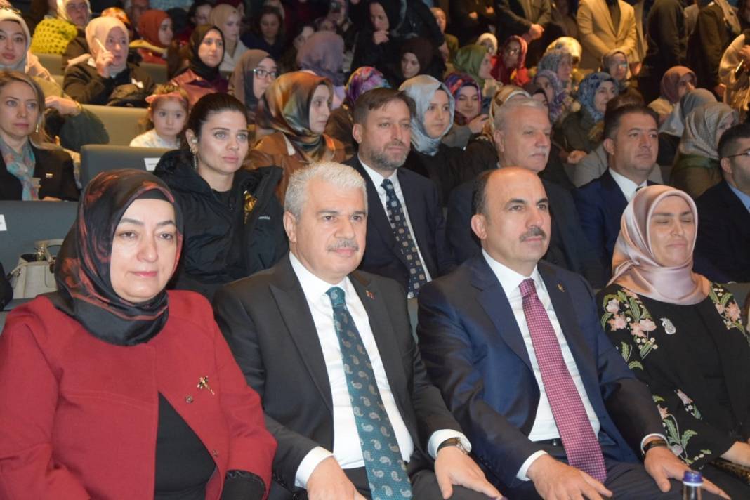 İpek Yolu Temalı Altın Dokunuşlar Sergisi Konya’da kapılarını açtı 5